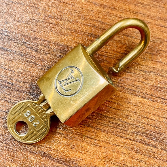 !!RARE!! LV Gold Tone Lock and Key #206 - Picture 11 of 12